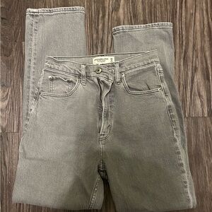 Abercrombie & Fitch Ultra High Rise Ankle Straight Curve Love Jeans in size 25/0